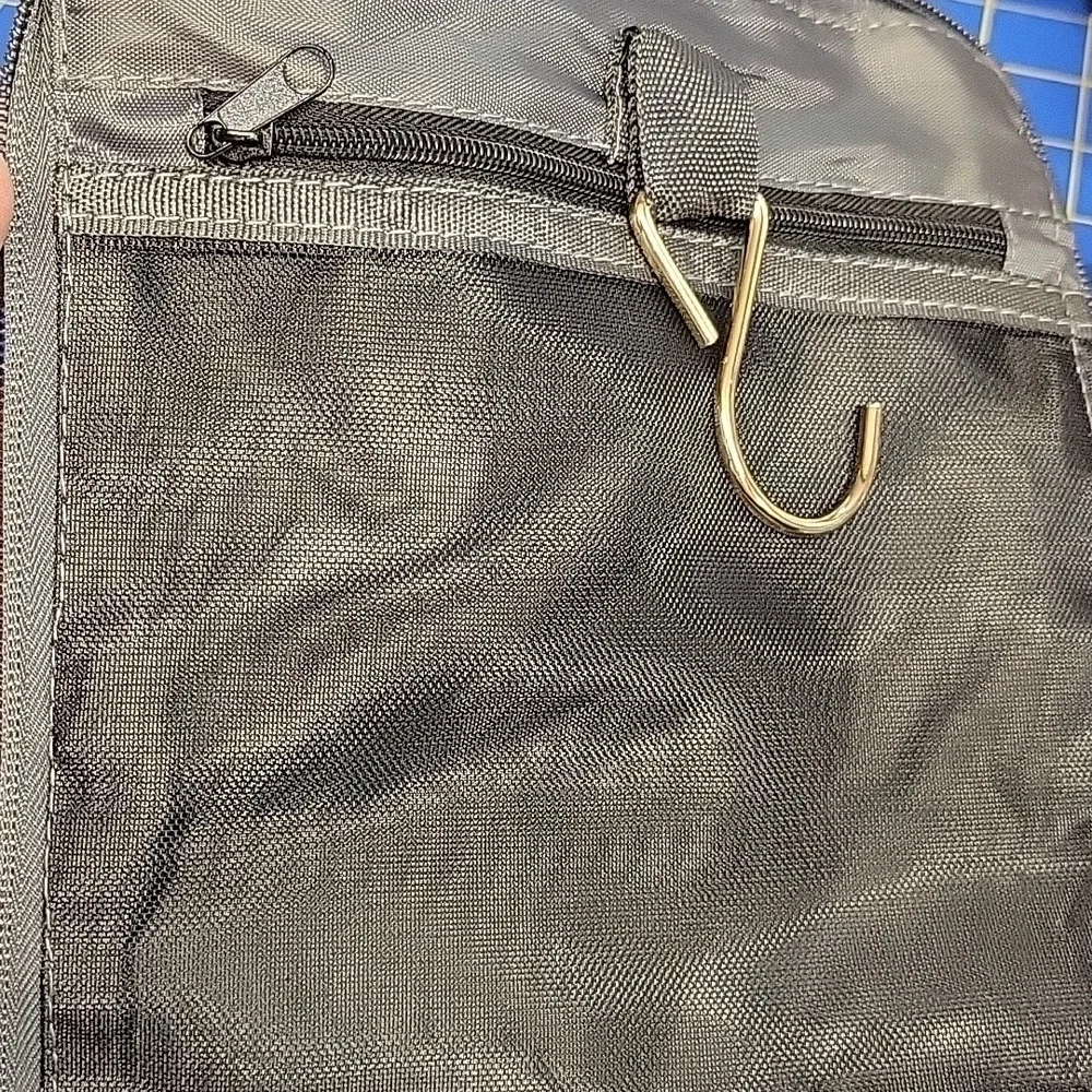 IZOD Gray/Brown Hanging Toiletry  Bag 4 Pockets 14 wide x 3.5 x 7 zip & 15 Unzip